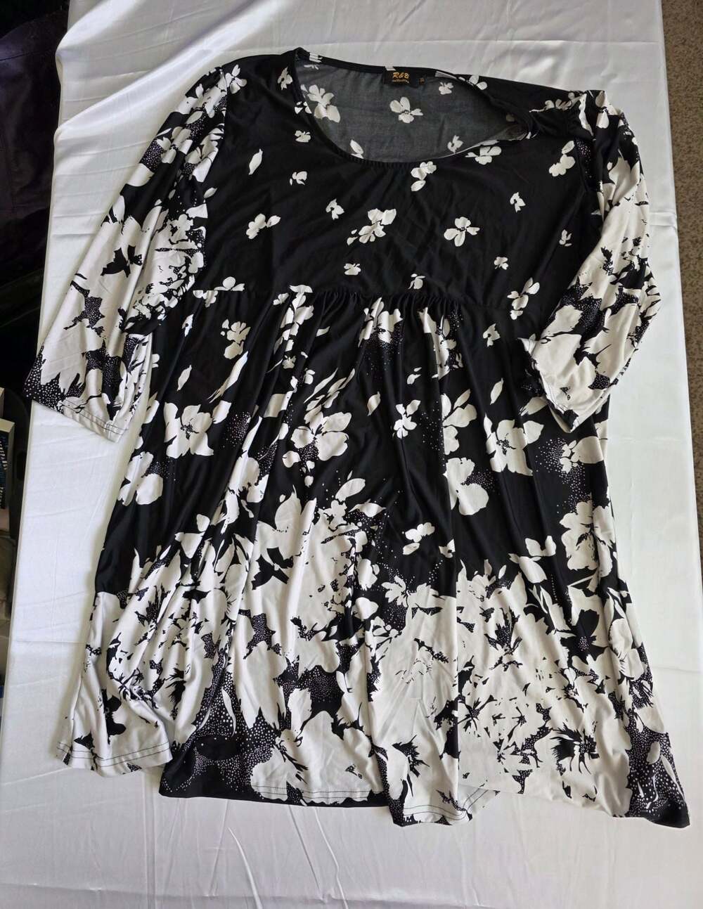 R&B Collection Women's Black and White Floral 3/4 Sleeve Tunic Top 3X